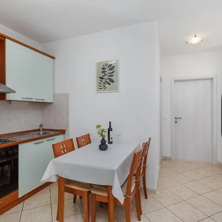 Apartment Dejan *