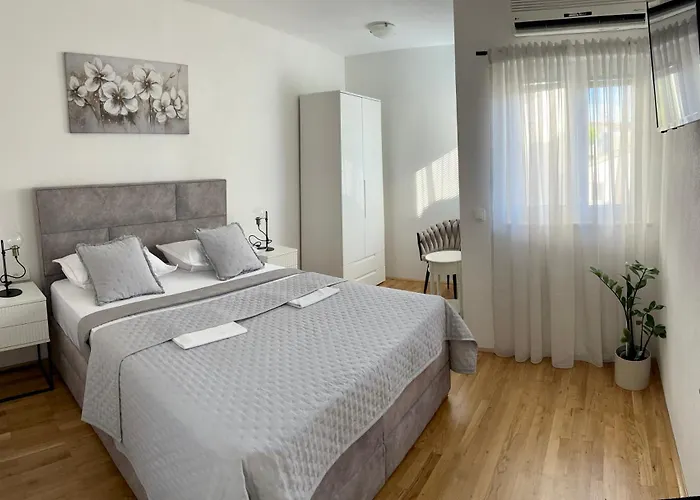 Dejan Apartman Brela